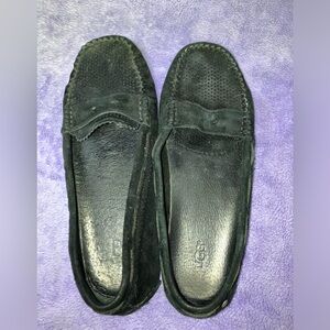 Women’s black leather UGG moccasin. Size 8.